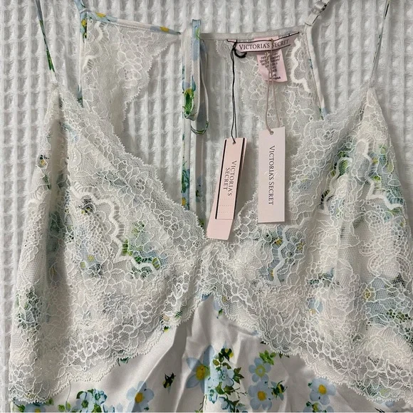 Victorias Secret slip dress - Picture 5 of 8